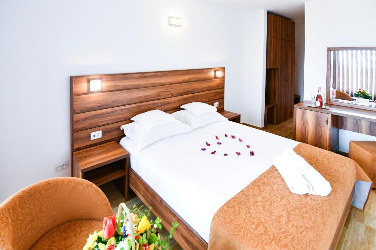 Complex Tismana 3* All Inclusive Юпитер Екстериор снимка